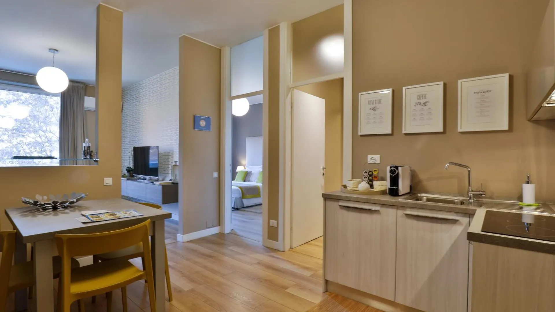 Como Lake Suites Apartment