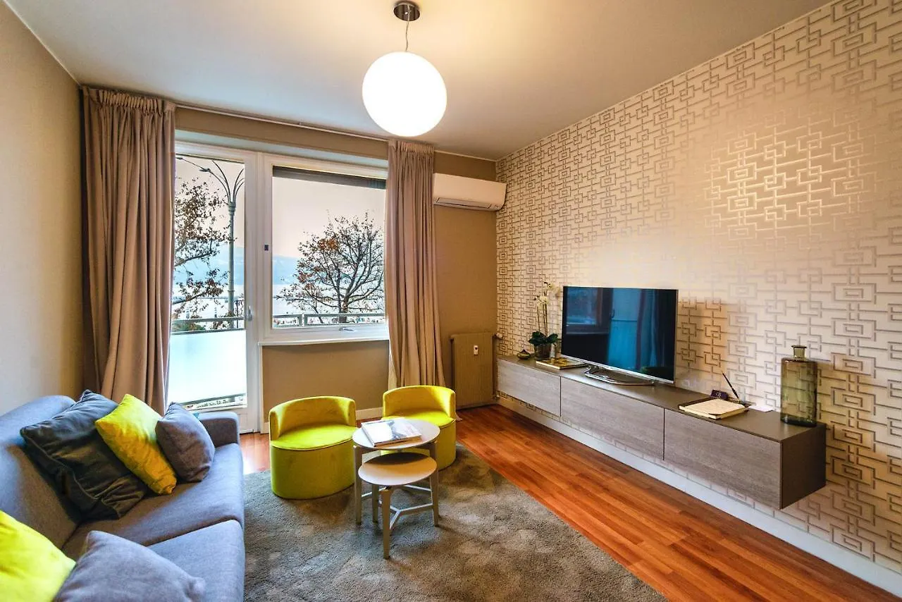 Como Lake Suites 0*,